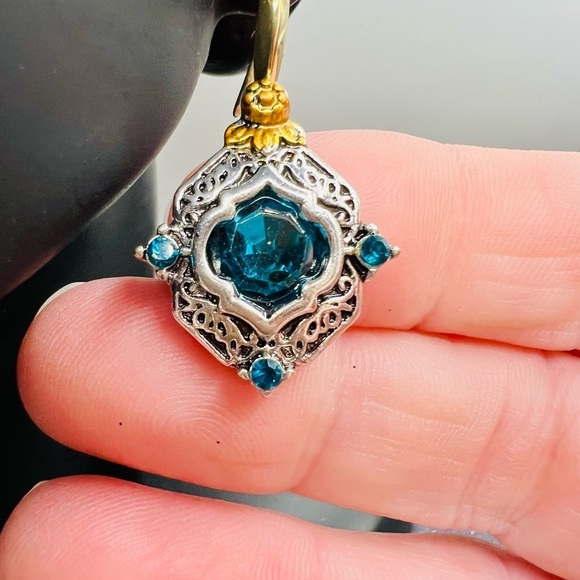 New Palace Blue Crystal Gold/Silver Tone Alloy Dangle Earrings Vintage Style - Picture 16 of 16